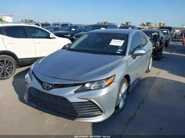 4T1C11AK4NU618398 2022 TOYOTA CAMRY - Image 2