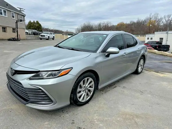 4T1C11AK4NU621947 2022 TOYOTA CAMRY - Image 1