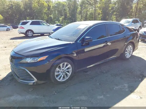 4T1C11AK4NU625058 2022 TOYOTA CAMRY - Image 2