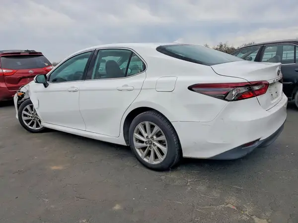 4T1C11AK4NU626422 2022 TOYOTA CAMRY - Image 2