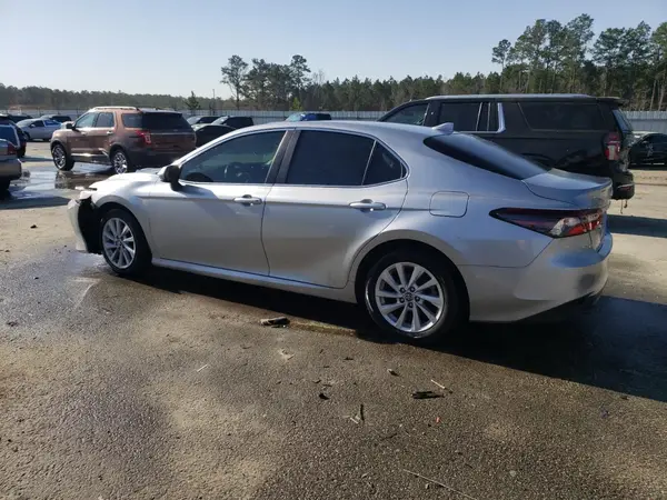 4T1C11AK4NU632091 2022 TOYOTA CAMRY - Image 2