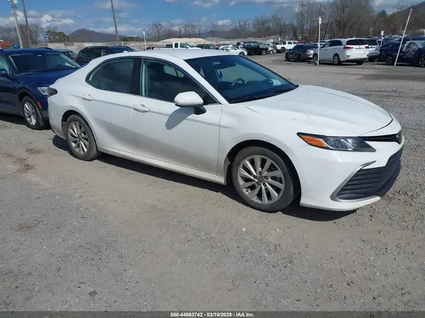 4T1C11AK4NU633046 2022 TOYOTA CAMRY - Image 1