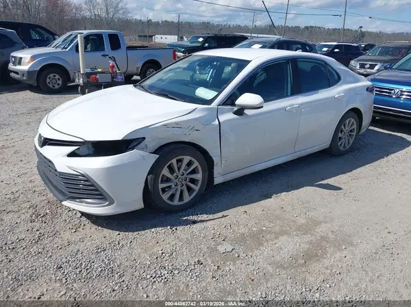 4T1C11AK4NU633046 2022 TOYOTA CAMRY - Image 2