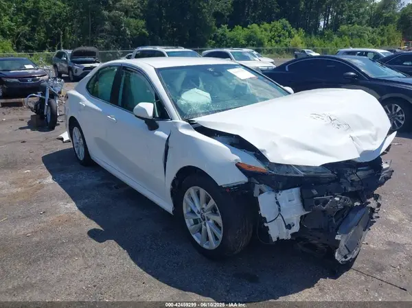 4T1C11AK4NU633161 2022 TOYOTA CAMRY - Image 1