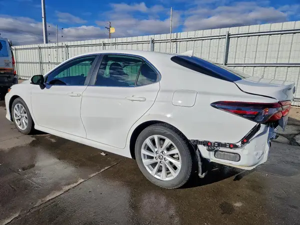 4T1C11AK4NU634052 2022 TOYOTA CAMRY - Image 2