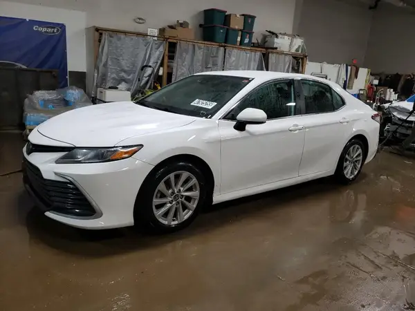 4T1C11AK4NU640353 2022 TOYOTA CAMRY - Image 1