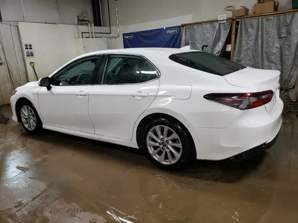 4T1C11AK4NU640353 2022 TOYOTA CAMRY - Image 2