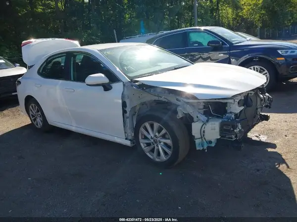 4T1C11AK4NU646783 2022 TOYOTA CAMRY - Image 1