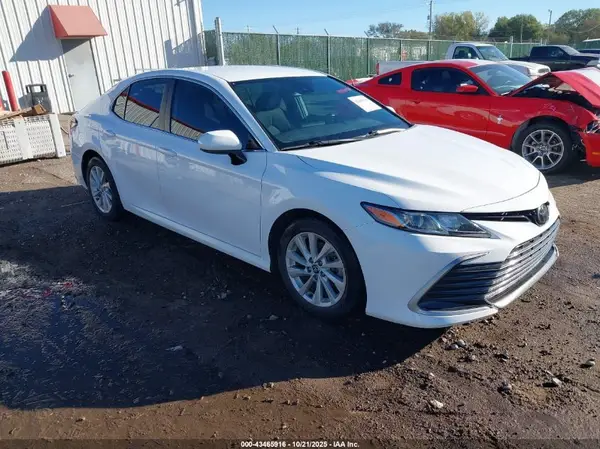 4T1C11AK4NU647352 2022 TOYOTA CAMRY - Image 1