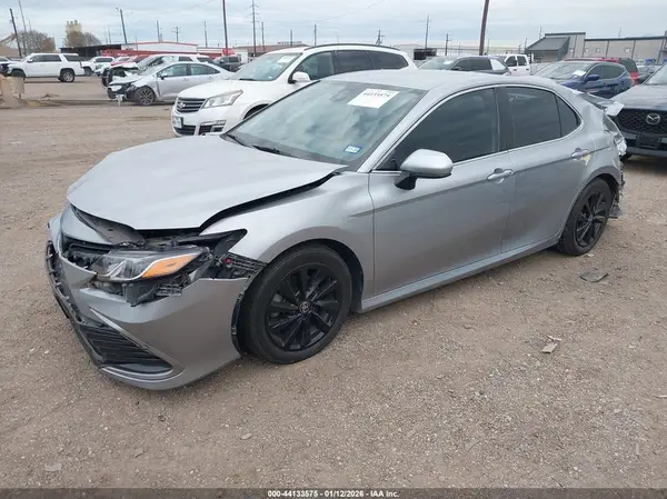 4T1C11AK4NU649392 2022 TOYOTA CAMRY - Image 2