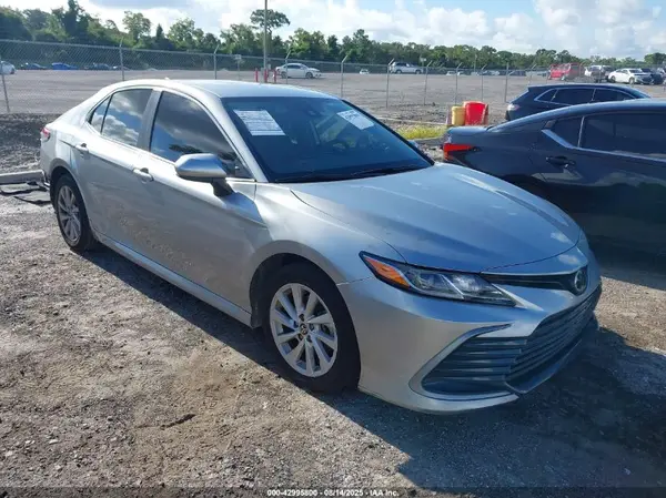 4T1C11AK4NU650395 2022 TOYOTA CAMRY - Image 1
