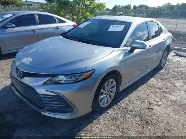 4T1C11AK4NU650395 2022 TOYOTA CAMRY - Image 2