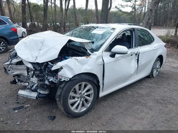 4T1C11AK4NU650851 2022 TOYOTA CAMRY - Image 2