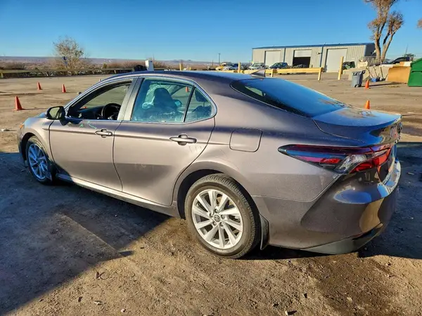 4T1C11AK4NU656746 2022 TOYOTA CAMRY - Image 2