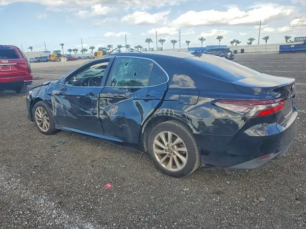 4T1C11AK4NU656780 2022 TOYOTA CAMRY - Image 2