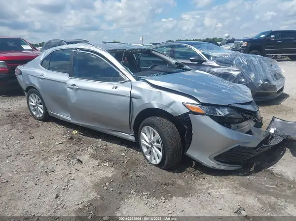 4T1C11AK4NU660053 2022 TOYOTA CAMRY - Image 1