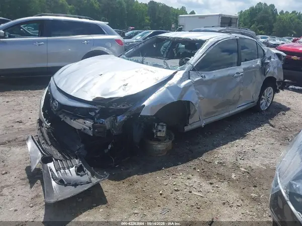4T1C11AK4NU660053 2022 TOYOTA CAMRY - Image 2
