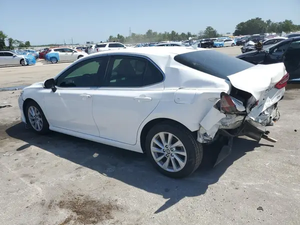 4T1C11AK4NU660831 2022 TOYOTA CAMRY - Image 2