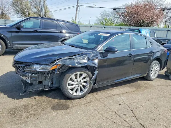4T1C11AK4NU661266 2022 TOYOTA CAMRY - Image 1