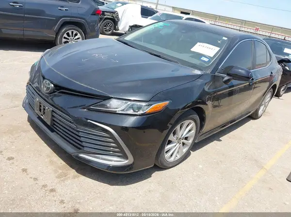 4T1C11AK4NU662062 2022 TOYOTA CAMRY - Image 2