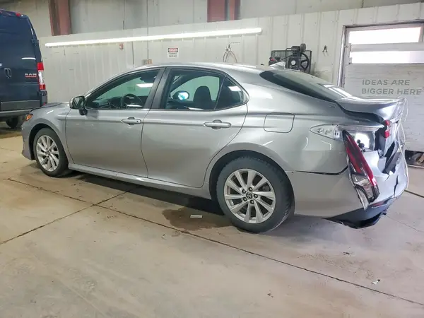 4T1C11AK4NU664135 2022 TOYOTA CAMRY - Image 2