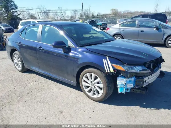 4T1C11AK4NU665771 2022 TOYOTA CAMRY - Image 1