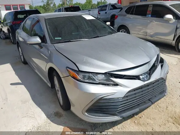 4T1C11AK4NU668427 2022 TOYOTA CAMRY - Image 1