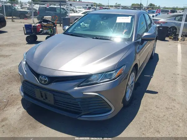 4T1C11AK4NU671182 2022 TOYOTA CAMRY - Image 2