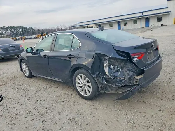 4T1C11AK4NU673885 2022 TOYOTA CAMRY - Image 2