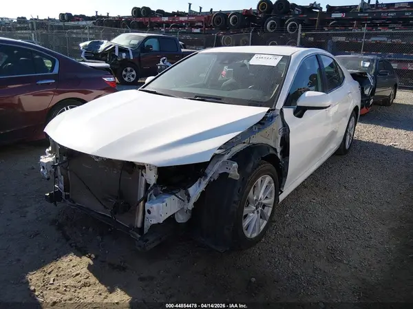 4T1C11AK4NU684255 2022 TOYOTA CAMRY - Image 2