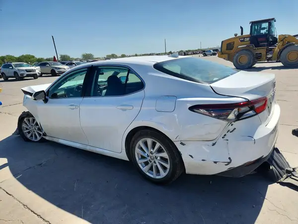4T1C11AK4NU685437 2022 TOYOTA CAMRY - Image 2
