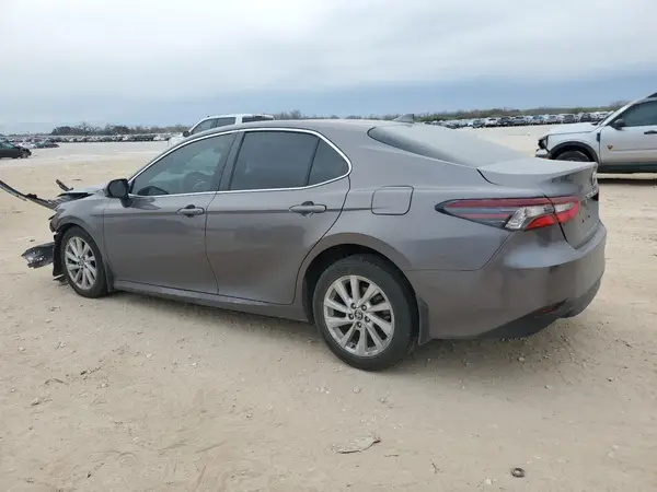 4T1C11AK4NU687091 2022 TOYOTA CAMRY - Image 2