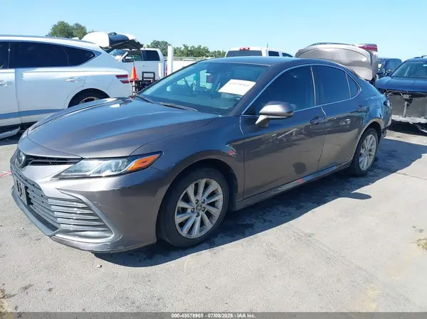 4T1C11AK4NU688466 2022 TOYOTA CAMRY - Image 2