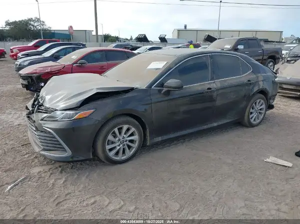 4T1C11AK4NU689309 2022 TOYOTA CAMRY - Image 2