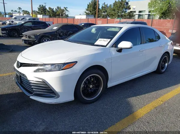 4T1C11AK4NU690976 2022 TOYOTA CAMRY - Image 2