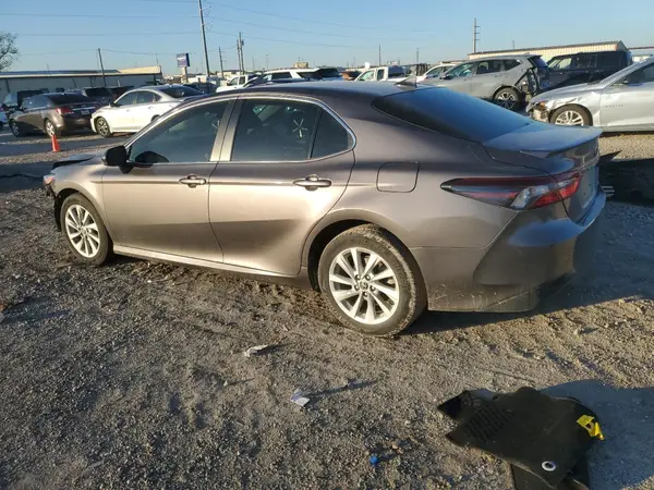 4T1C11AK4NU694154 2022 TOYOTA CAMRY - Image 2