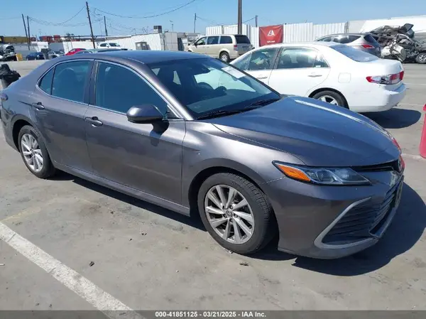 4T1C11AK4NU696597 2022 TOYOTA CAMRY - Image 1