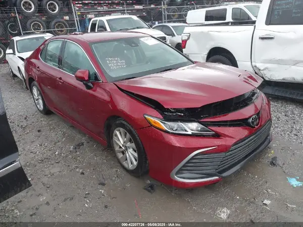 4T1C11AK4NU697085 2022 TOYOTA CAMRY - Image 1