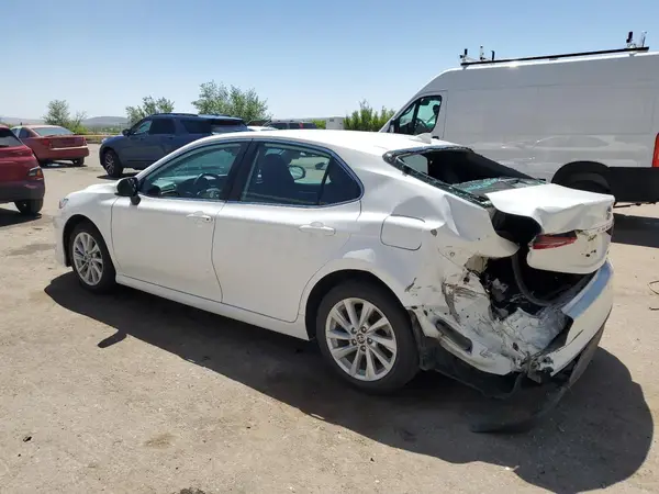 4T1C11AK4NU697152 2022 TOYOTA CAMRY - Image 2