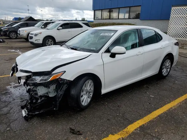 4T1C11AK4NU697362 2022 TOYOTA CAMRY - Image 1