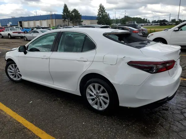 4T1C11AK4NU697362 2022 TOYOTA CAMRY - Image 2
