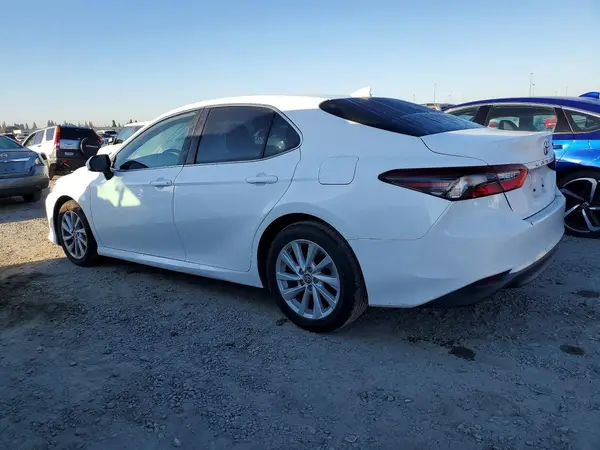 4T1C11AK4NU698432 2022 TOYOTA CAMRY - Image 2