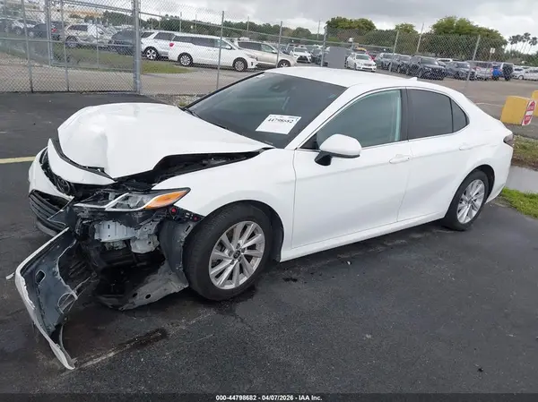 4T1C11AK4NU700079 2022 TOYOTA CAMRY - Image 2