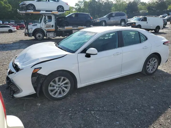 4T1C11AK4NU701359 2022 TOYOTA CAMRY - Image 1