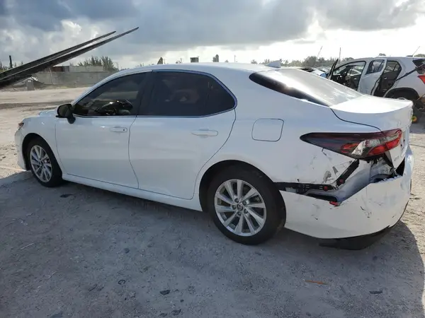 4T1C11AK4NU702835 2022 TOYOTA CAMRY - Image 2