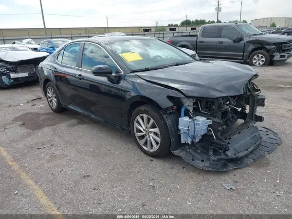 4T1C11AK4NU705749 2022 TOYOTA CAMRY - Image 1