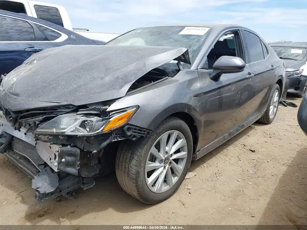 4T1C11AK4NU707307 2022 TOYOTA CAMRY - Image 2