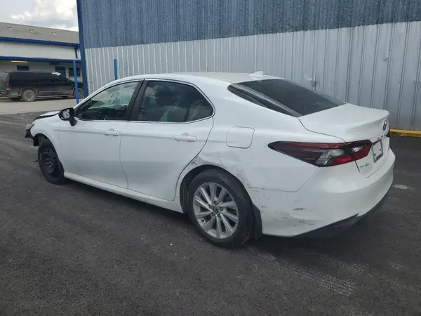 4T1C11AK4NU711499 2022 TOYOTA CAMRY - Image 2