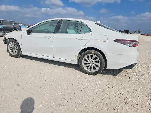 4T1C11AK4RU921073 2024 TOYOTA CAMRY - Image 2