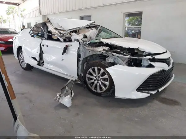 4T1C11AK5LU905584 2020 TOYOTA CAMRY - Image 1